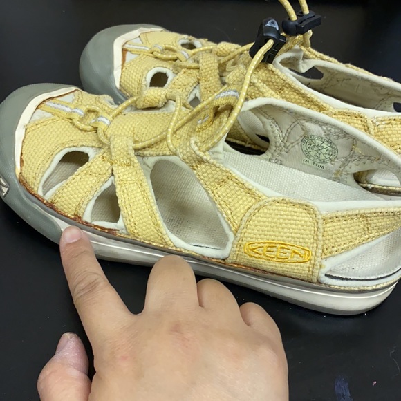 Keen sandals with adjustable pullers - Picture 12 of 12